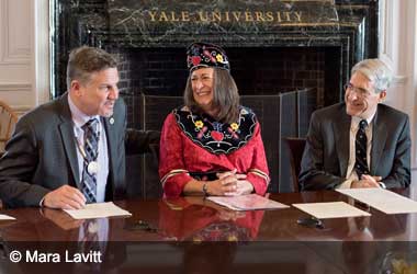 Mohegan Tribe of Connecticut and Yale University sign agreement